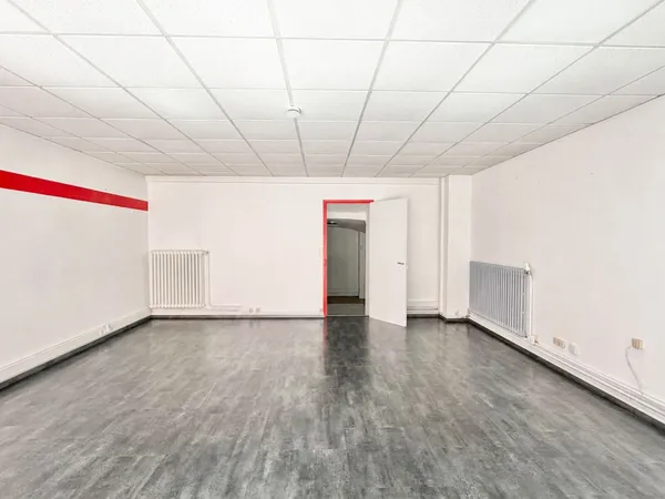 Local commercial 1 pièce 57 m²