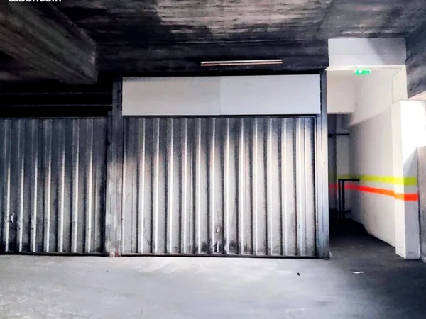 Garage à louer - Grenoble centre - 100 cc
