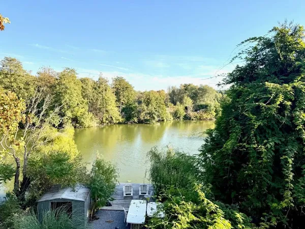 A céder CHALET au bord d'un étang à Vaux 85 000 EUR FAI