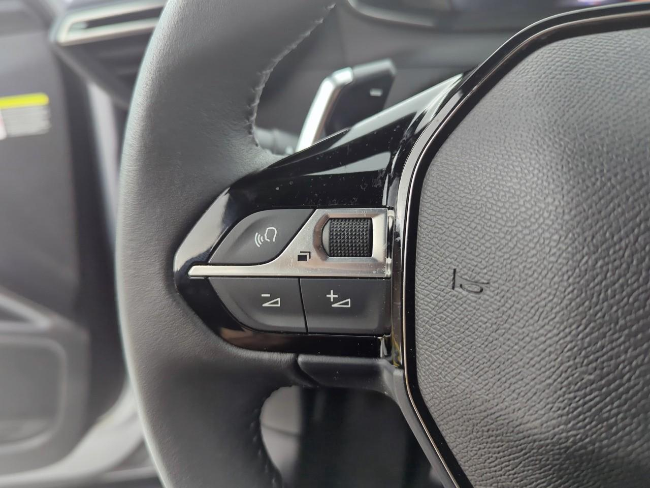 Peugeot 2008 hybrid 145 ch e-dcs6 allure — photo 20