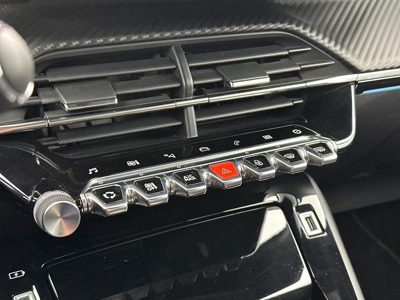 Peugeot 2008 puretech 130 s&s eat8 gt pack — photo 28