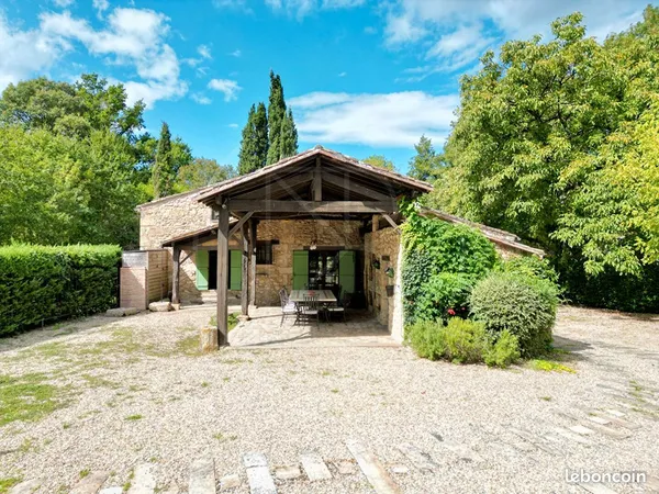 Maison 10 pièces 300 m²