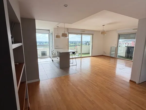 Appartement T 4 avec terrasse et vue imprenable sur le golf
