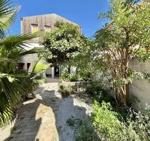 Palavas F3 meublé + Studio RDC sur terrasse et jardin + PK à louer à l'année