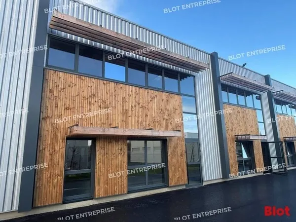 Entrepôt 204 m²