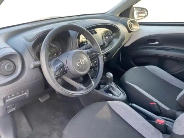 Toyota Aygo x 1.0 vvt-i 72ch design s-cvt — photo 12