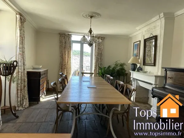 Maison 9 pièces 240 m²