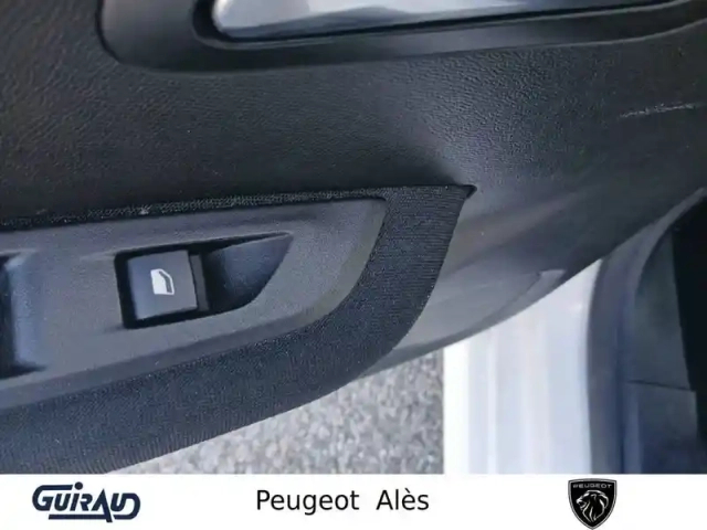 Peugeot 208 puretech 75 s&amp;s bvm5 — photo 14