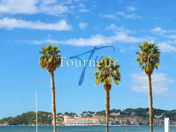 SIX FOURS LES LONES VUE MER A 10m DE LA PLAGE A 500m DU PORT