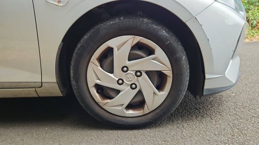 Hyundai i20 1.2 i 84 - Initia – 2023 – 71801 km – Essence – Boîte Manuelle — photo 30