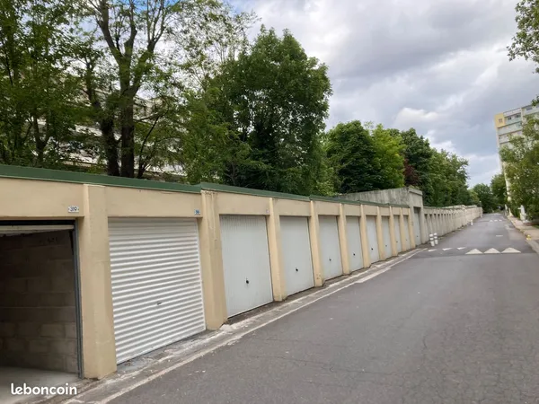 Location box/garage "Clos la Garenne" FRESNES 94260