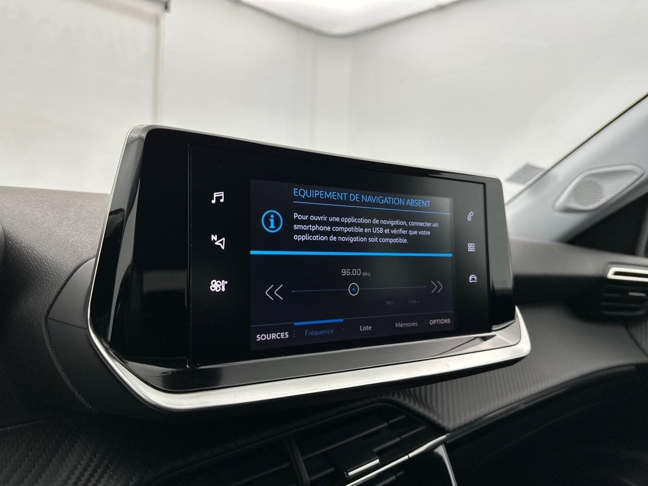 Peugeot 2008 puretech 130 s&s bvm6 style — photo 11