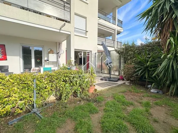 Une Pépite au Plan de Grasse - 2 pièces en RDJ avec garage.