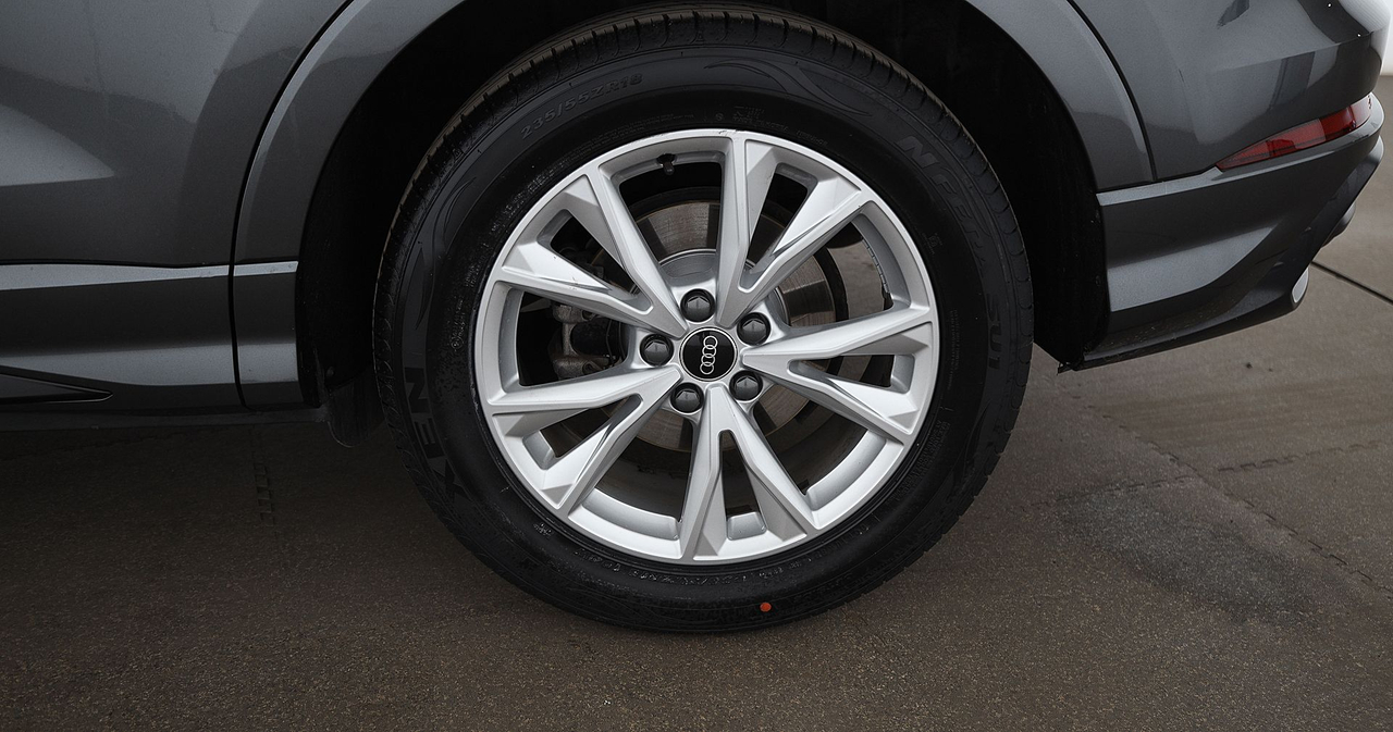 Audi Q3 — photo 36
