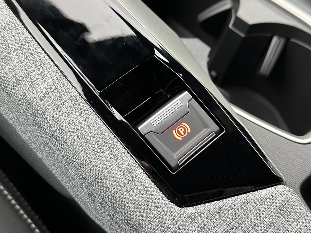 Peugeot 3008 hybrid 145 e-dcs6 gt — photo 32
