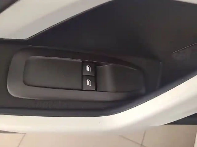 Peugeot 208 puretech 68ch bvm5 — photo 23