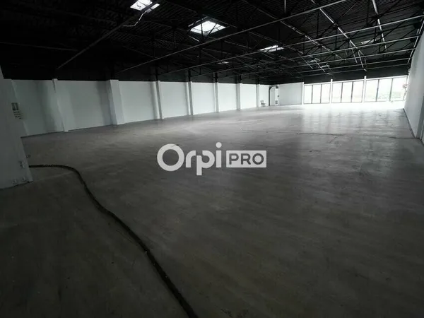 Local commercial 633 m²