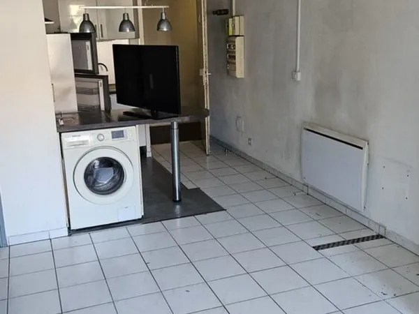 Studio 27 m² lumineux avec cuisine équipée proche place du m