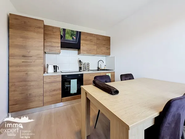MIRECOURT APPARTEMENT 2 PIÈCES AVEC BALCON, PARKING ET ASC
