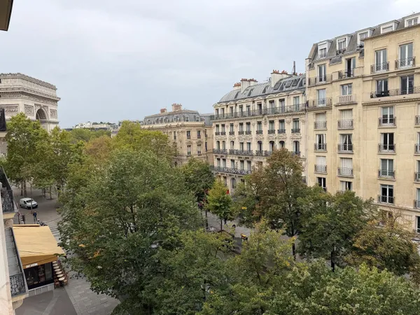 A Proximité De La Place De L'etoile,Appartement De Standing De 91,03 M2 De 4 Pièces Au 5 Éme Étage A