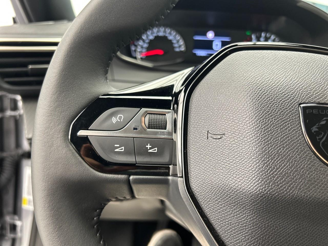 Peugeot 2008 100 s&s bvm6 style — photo 24