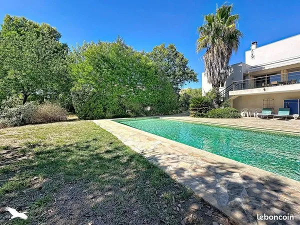 Villa 7 pièces 185 m²