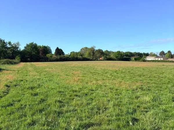 Terrain 605 m² Le Pout