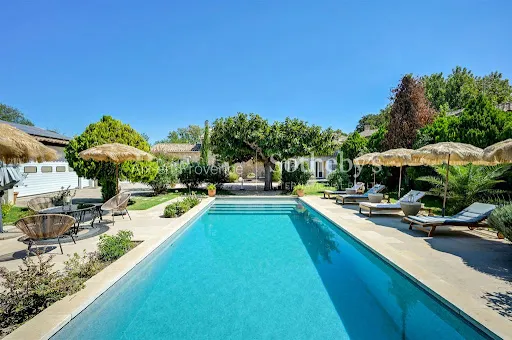 Mas provençal 6 pièces 200 m²