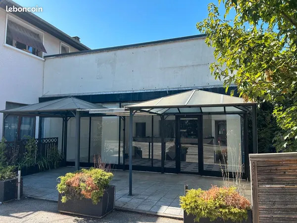 Local commercial 64 m2 + 20m2 de terrasse