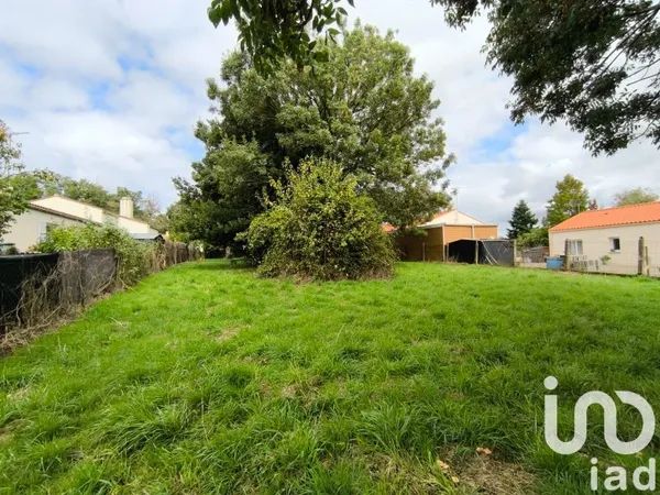 Terrain 700 m²