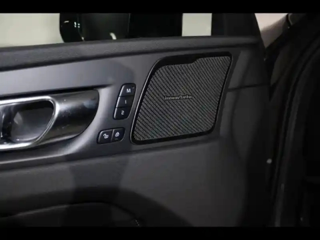 Volvo Xc60 t6 hybride rechargeable 350ch plus style dark geartronic 8 awd — photo 15