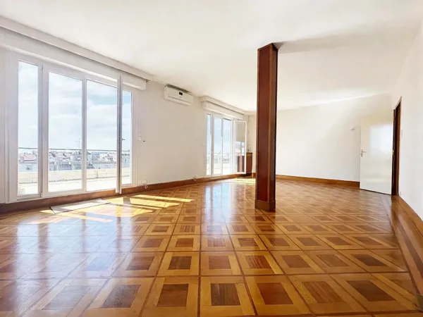 Libération/Bas Cimiez Spacieux appartement Villa 5 pièces avec terrasse à Libération