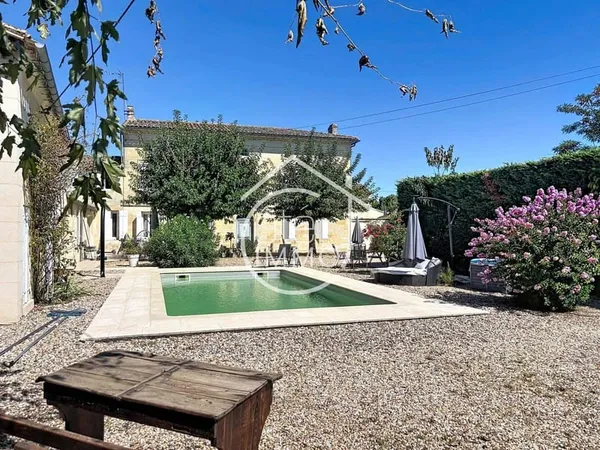 Maison 10 pièces 270 m²