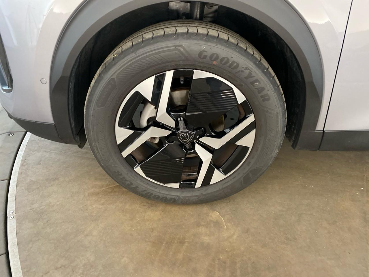 Peugeot 2008 130 s&s eat8 allure — photo 11
