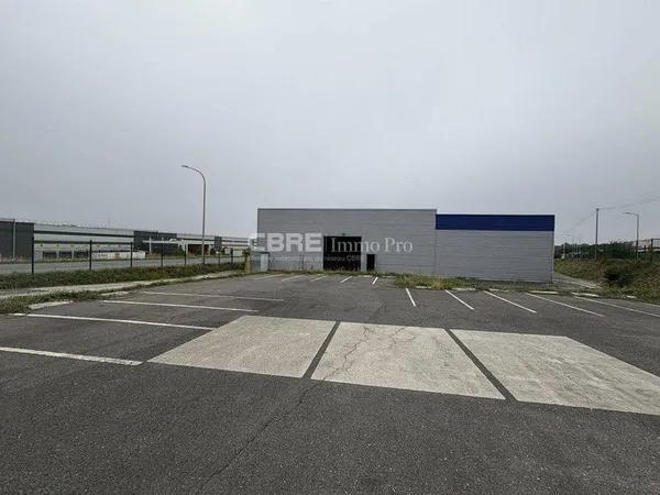 Local d'activité 400 m²