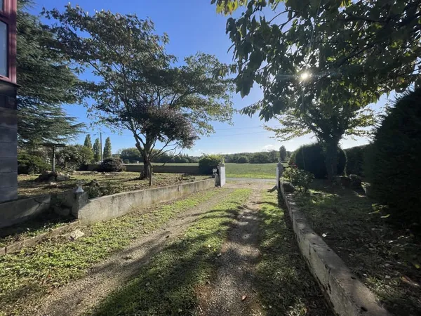 Maison 3 chambres - Grand jardin arboré et sous-sol complet