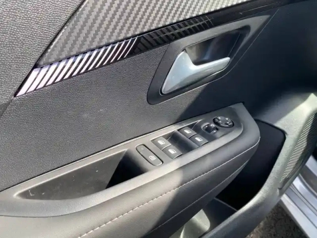 Peugeot 208 electrique 156 ch 54 kwh — photo 18