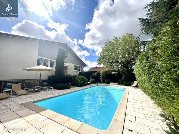 Maison 8 pièces 200 m²