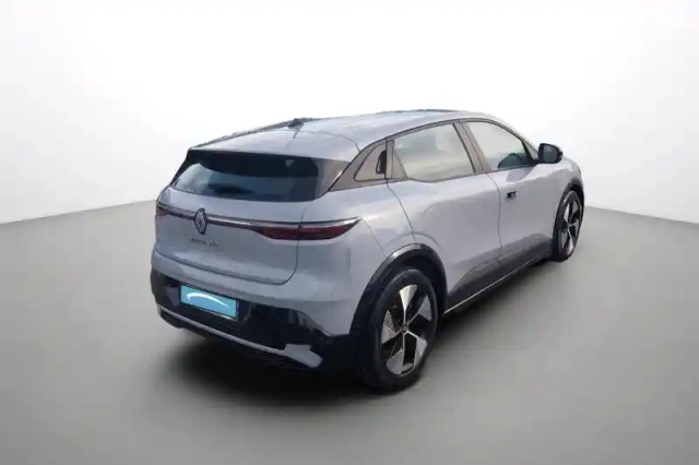 Renault Megane e-tech ev40 130ch standard charge — photo 6