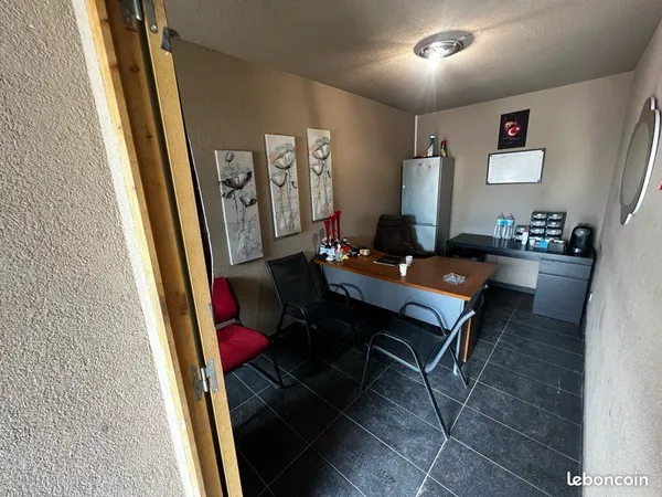 Location bureau + local , entrepôt