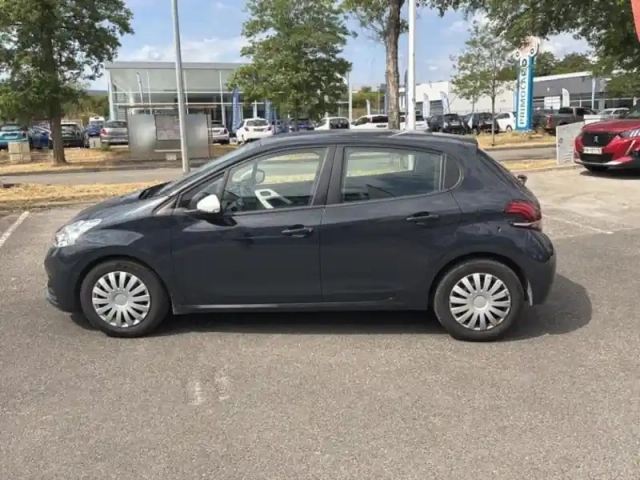 Peugeot 208 1.2 puretech 68ch like 5p — photo 8