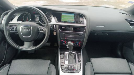 Audi A5 Coupe 3.2 FSI V6 265 Quattro Tiptronic 6 - Ambition Luxe – 2009 – 177699 km – Essence – Boîte Automatique — photo 39