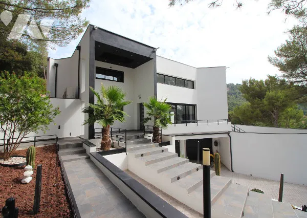 Maison 9 pièces 510 m²
