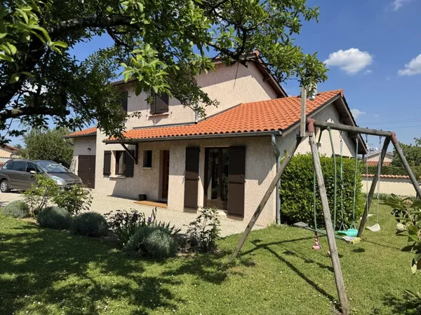 Vends maison avec petit perron - 122m²