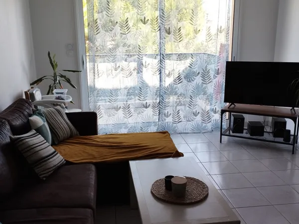 Appartement type 2 vide + parking