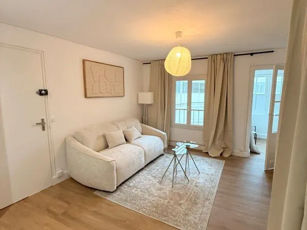 Studio avec Loggia - Place du palais - Rénové et tout équipé