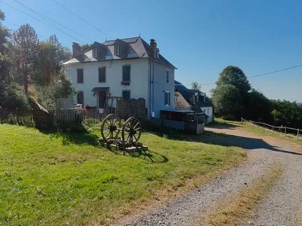 Ferme béarnaise sur plus de 6 hectares de terres libre