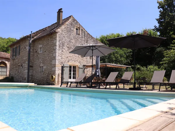 Maison de vacances authentique Français avec grange et piscine