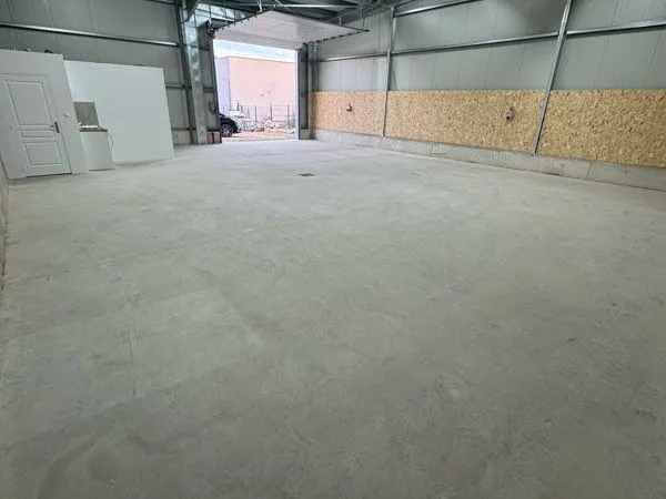 Local industriel 200 m2 à louer