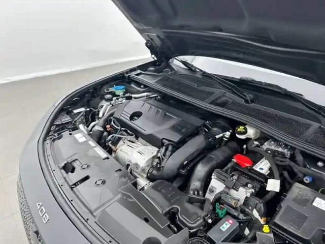 Peugeot 408 phev 225 e-eat8 — photo 15
